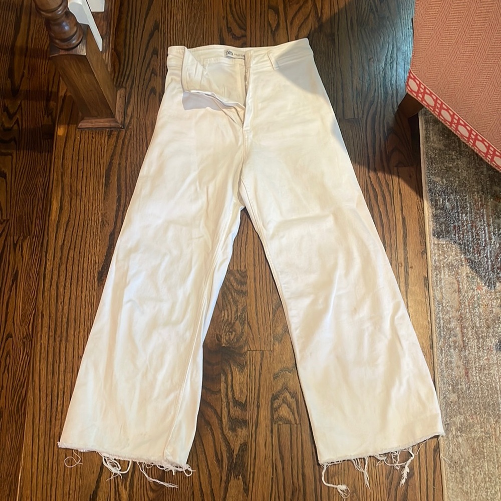 White Zara “Marine” style jean with frayed bottom. Wide leg and high rise.